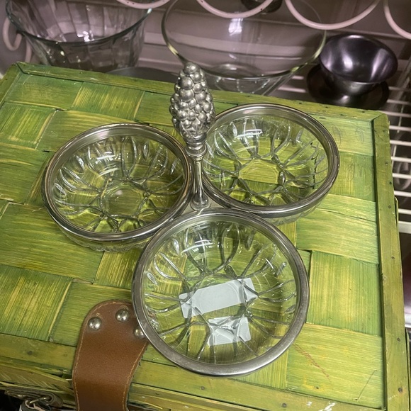 Silver Plated Vintage Grape Handle Tray Nut Dish, 3 section - Picture 5 of 5